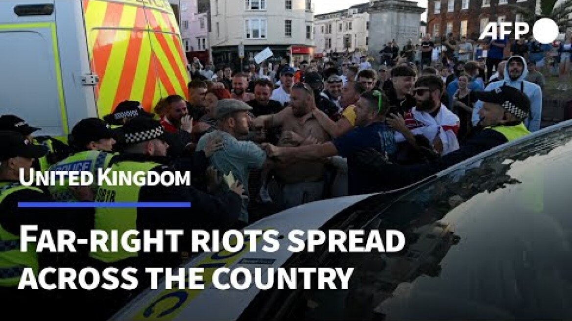 Far-right rioters clash with police during protests across UK cities | AFP