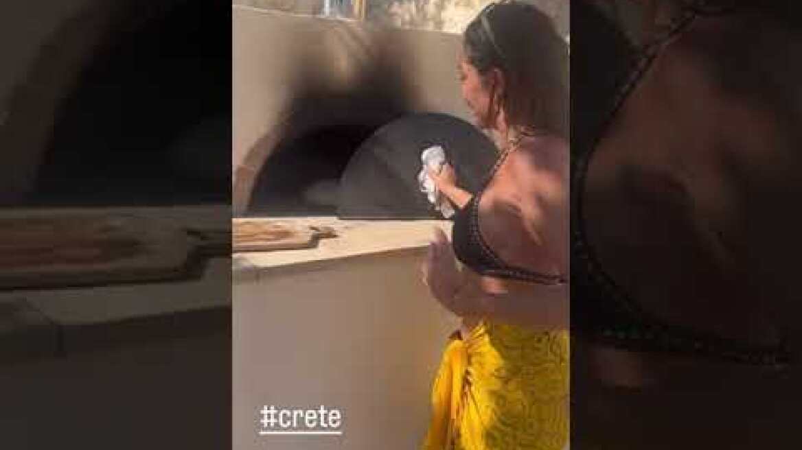Ενθουσιάστηκε η Δέσποινα Βανδή με ξυλόφουρνο  στην Κρήτη