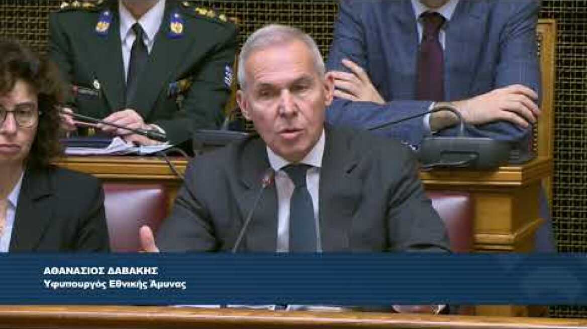 «Γαλάζιο» επεισόδιο στη Βουλή μεταξύ Δαβάκη και Καιρίδη για την απουσία Δένδια