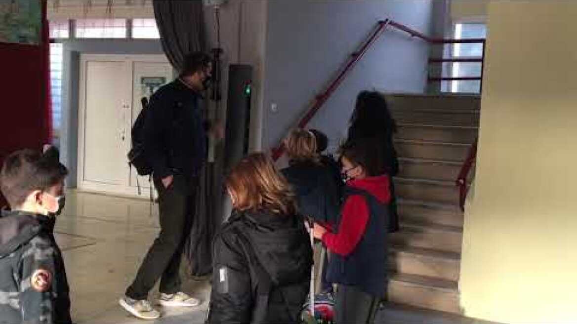 Βίντεο θερμομετρουνται και μπαίνουν στις τάξεις