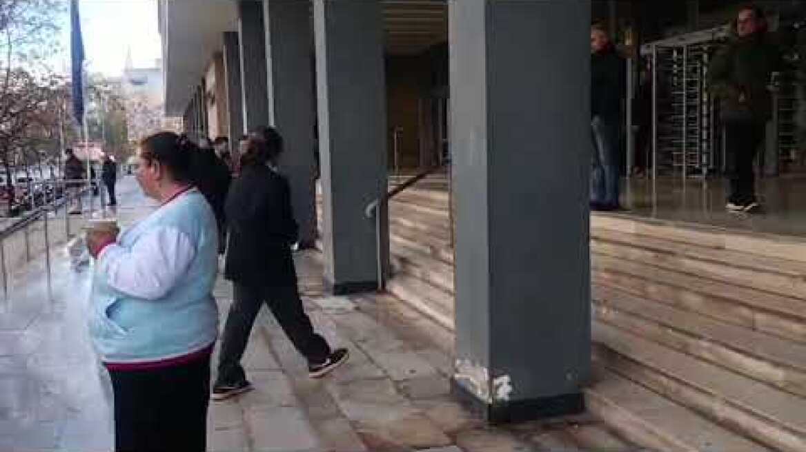 Θεσσαλονίκη: Απολογούνται οι τρεις κατηγορούμενοι για τους πλαστούς πίνακες ζωγραφικής