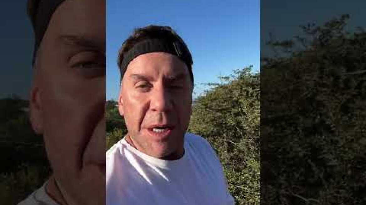 Γιώργος Μαζωνάκης: «Αδράξτε τη μέρα» – Το μήνυμά του με φόντο τη θάλασσα