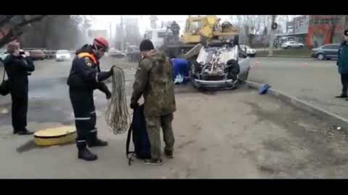 Russian authorities present after two men die in Penza sinkhole