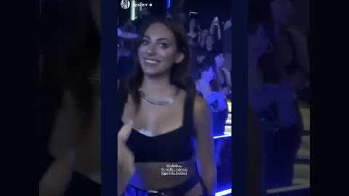 Γαρυφαλλιά Καληφώνη και Ευρυδίκη Βαλαβάνη διασκέδασαν στο κέντρο που εμφανίζονται οι Μέλισσες