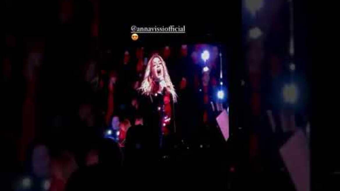 Η Άννα Βίσση στην τελετή φωταγώγησης του Βόλου