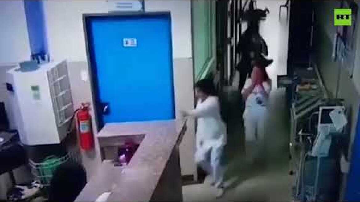 Assassins disguised as doctor & policeman kill inmate in hospital, Ecuador