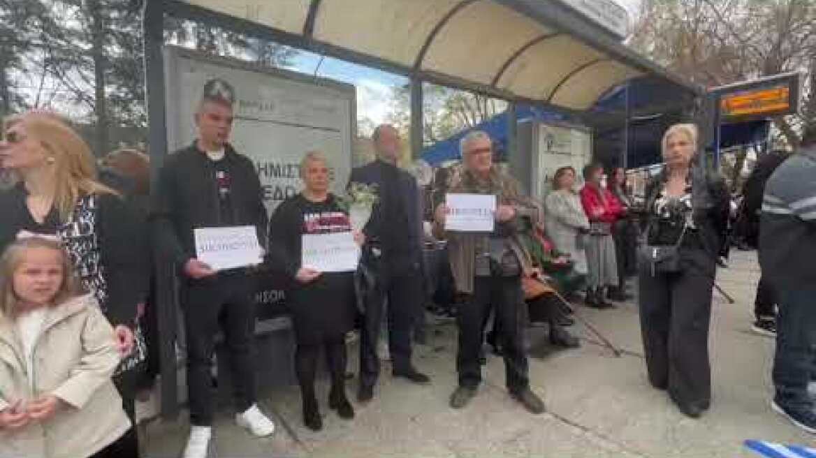 Σιωπηλή διαμαρτυρία στη Λάρισα από συγγενείς της Κλαούντια Λάττα (2)