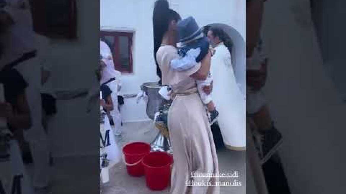 Η Δήμητρα Αλεξανδράκη έγινε νονά στην Πάρο!