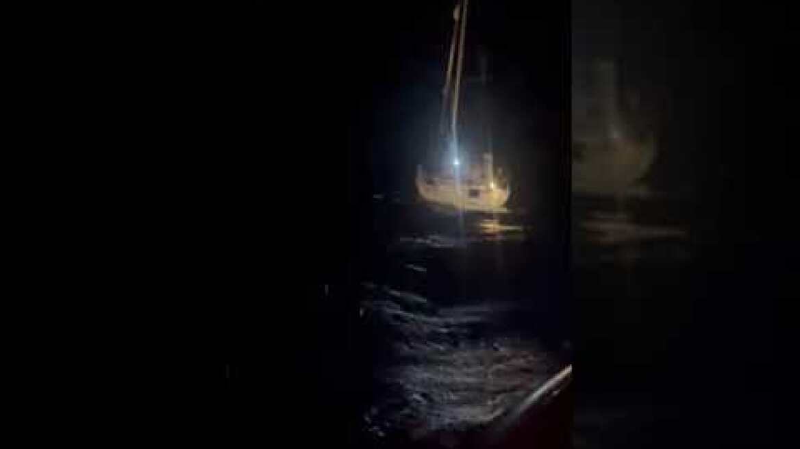 Μύκονος - Διάσωση μεταναστών από το λιμενικό