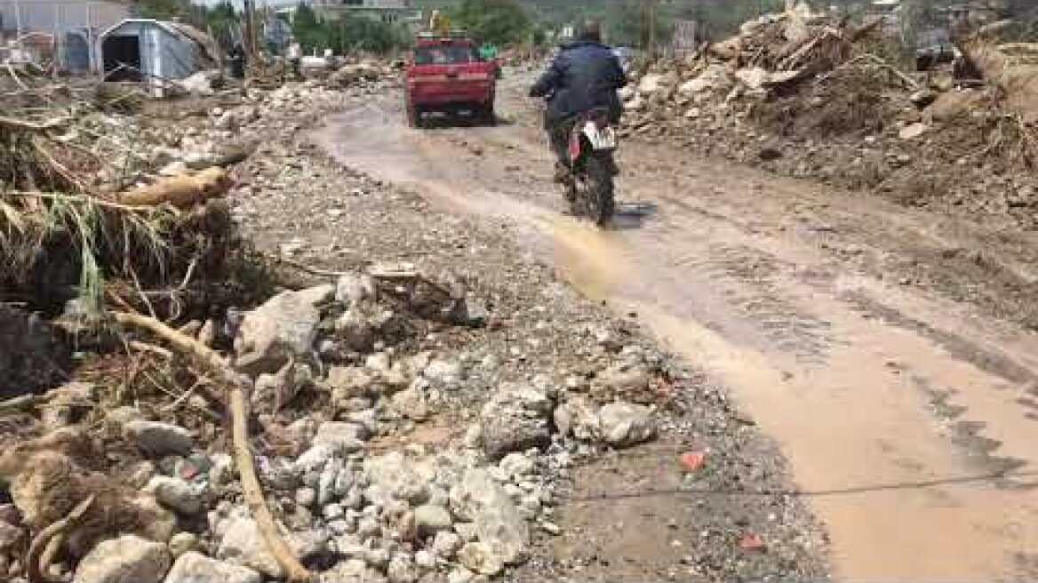 Πολιτικά Εύβοιας  ο δρόμος που οδηγεί στο χωριό έχει καταστραφεί