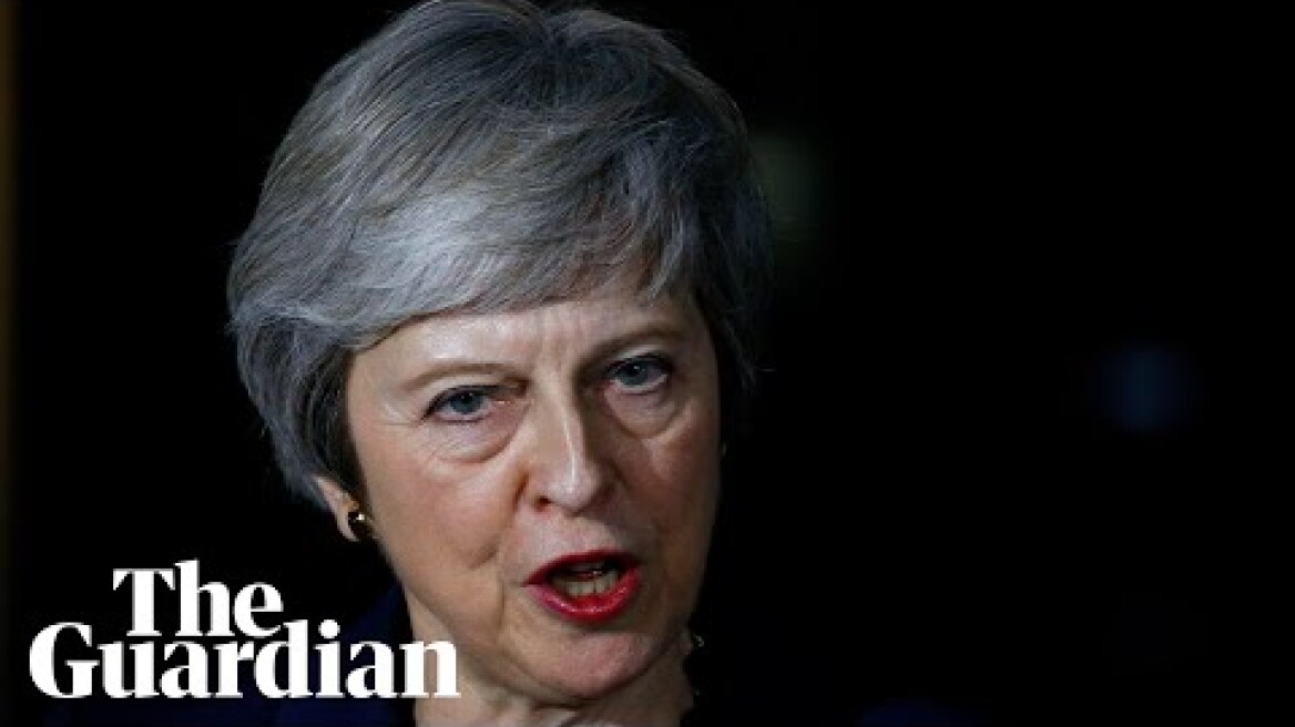 Theresa May addresses MPs after cabinet agree Brexit draft – watch live
