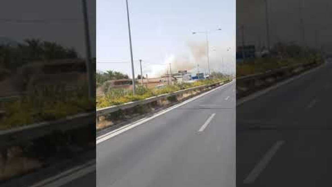 Φωτιά δίπλα στο Ελ.Βενιζελος