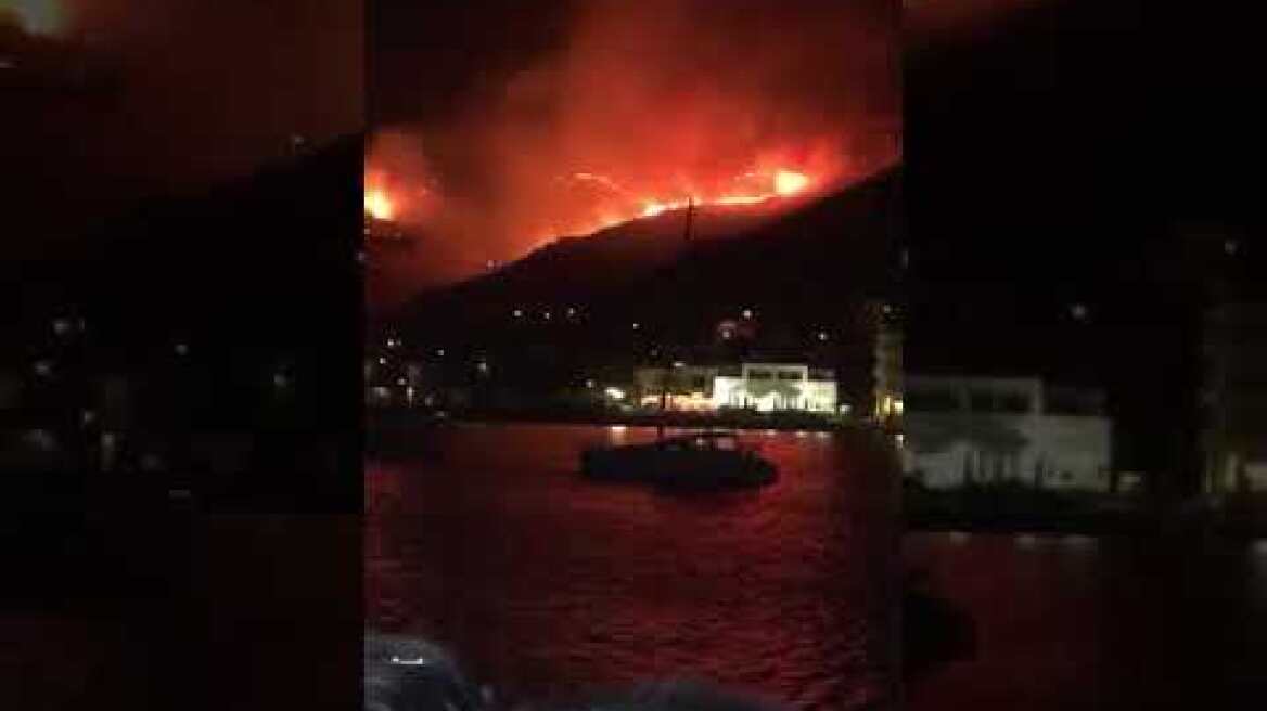 Φωτιά στην Τζια (2)