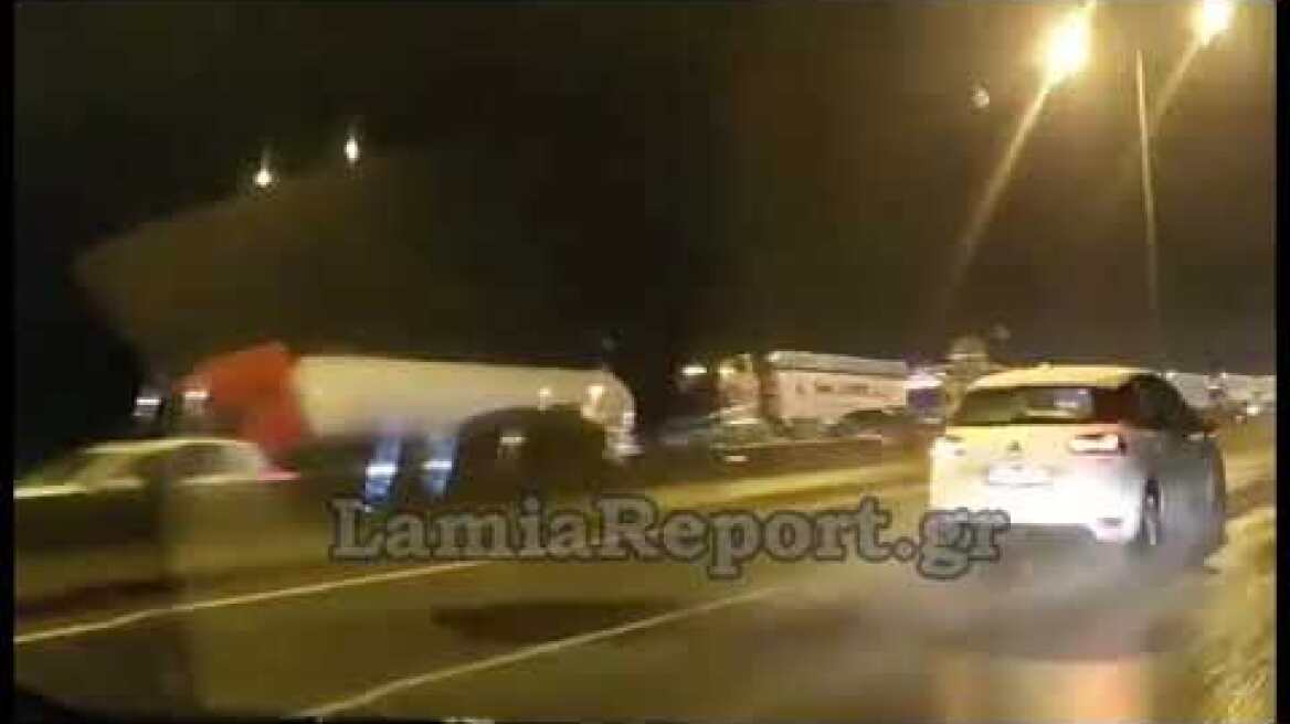 LamiaReport.gr: Εγκλωβισμένοι στο χιονιά