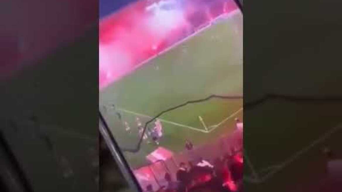 Η στιγμή που σκάει η κροτίδα (3)