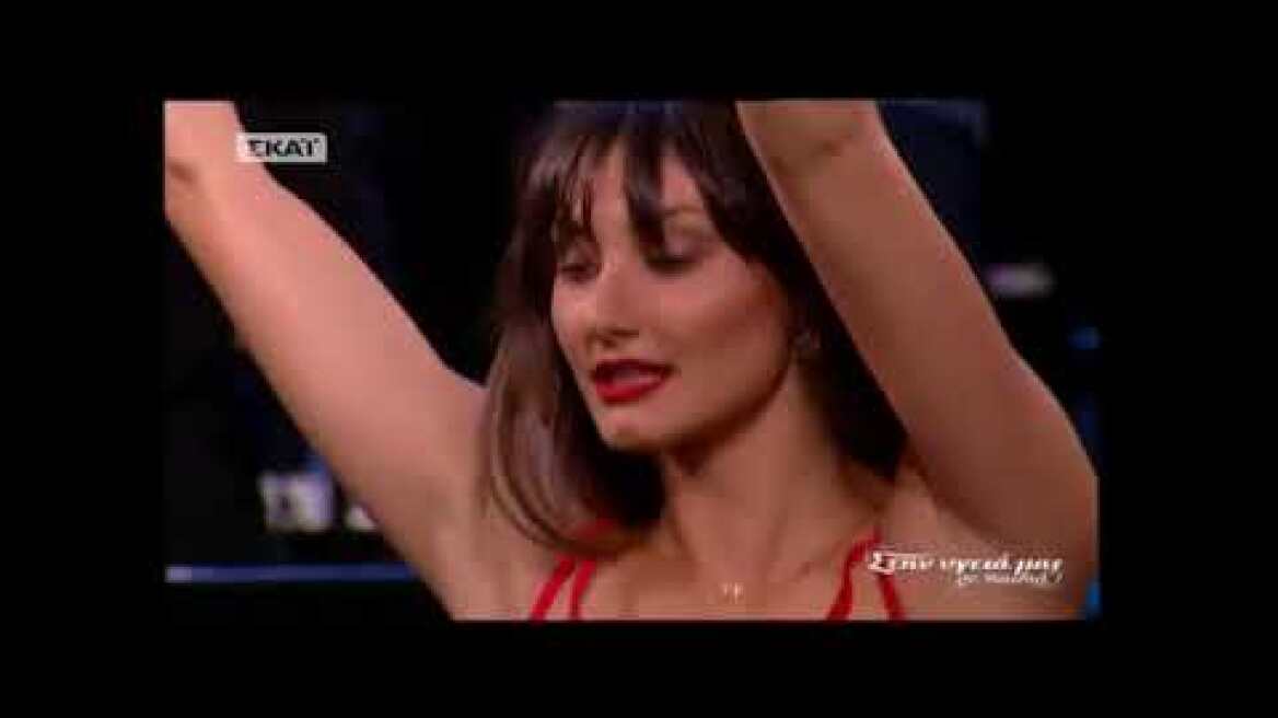 Ευαγγελία Πλατανιώτη και Ματθίλδη Μαγγίρα χορεύουν τσιφτετέλι