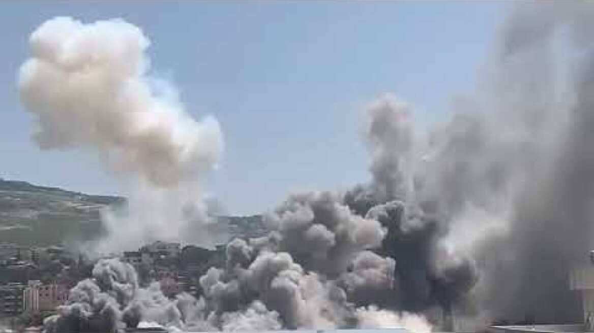 Οι Ισραηλινοί σφυροκοπούν το Λίβανο (1)