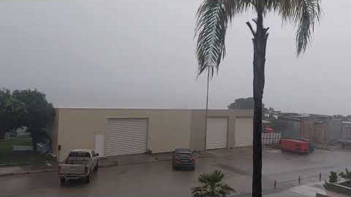 Άνοιξαν οι ουρανοί στο Ηράκλειο: Ισχυρή νεροποντή για λίγα λεπτά!