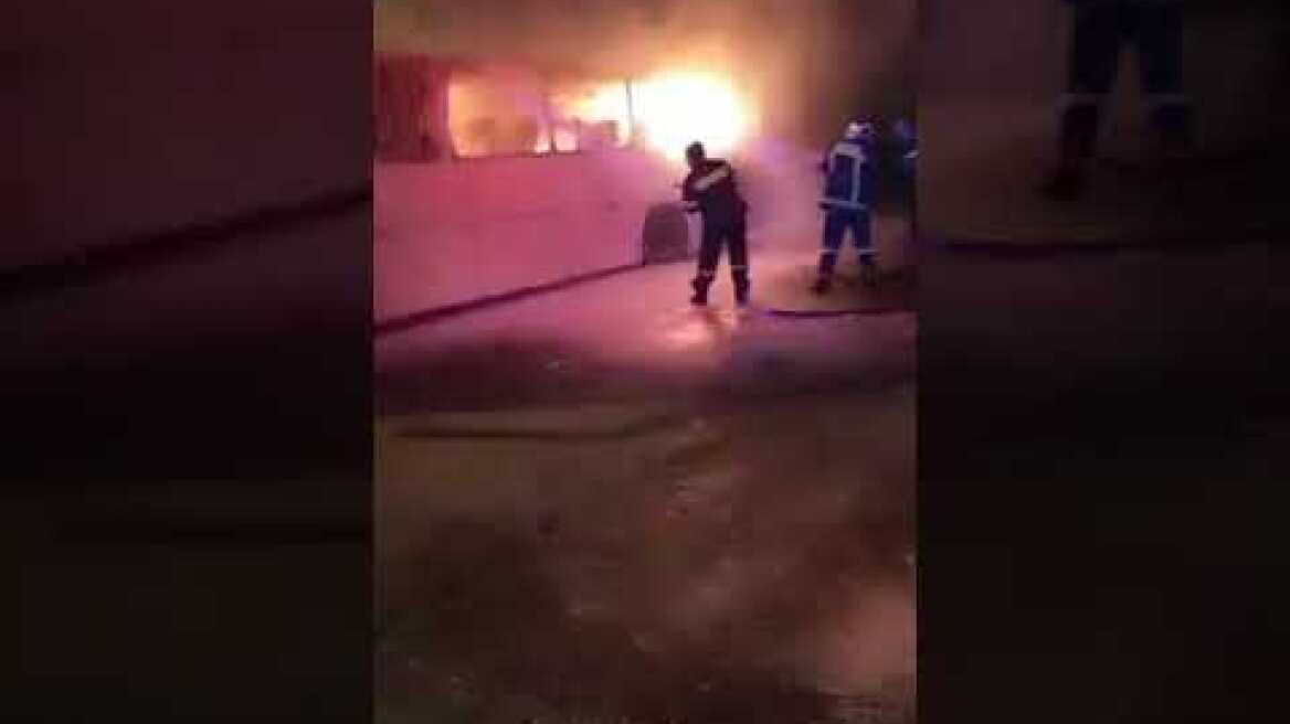 kozan.gr: Φωτια σε λεωφορείο Πετρανα