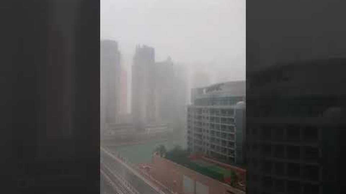 Κακοκαιρία πλήττει το Ντουμπάι