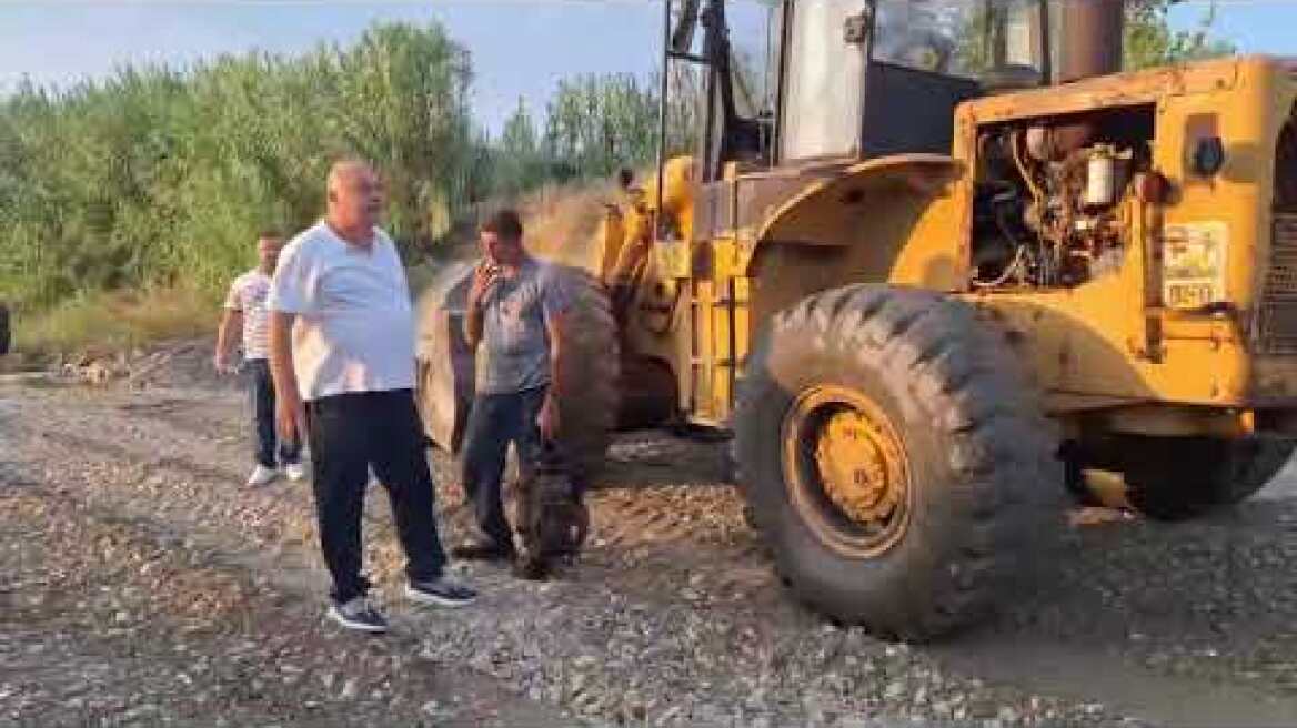 Έφοδος Μπέου στο Διμήνι - Έθαβαν παράνομα τα νεκρά ψάρια