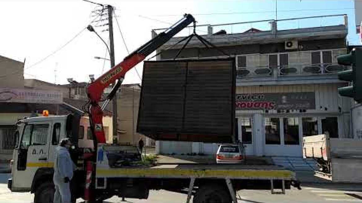 Στήνονται τα σπιτάκια για τροφοδοσία