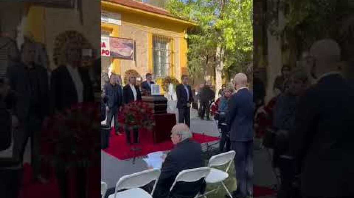 Το τελευταίο αντίο στον Αλέκο Φλαμπουράρη στο Πάρκο Ελευθερίας