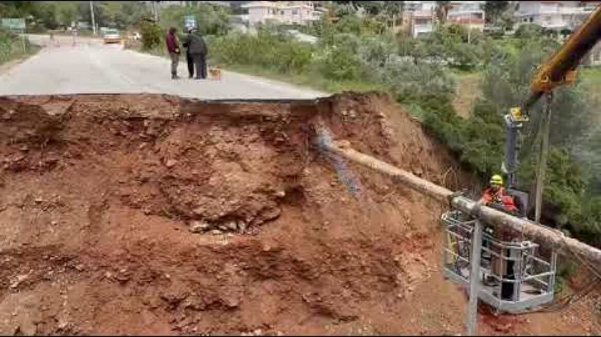 Άνοιξε τρύπα κοντά στη Μαραθώνος (5)