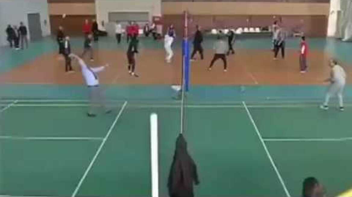 Ασφαλιστικό:Εμείς δε θα πέσουμε!Όλοι στην απεργία!|18 ΦΛΕΒΑΡΗ 10:30πμ ΠΡΟΠΥΛΑΙΑ