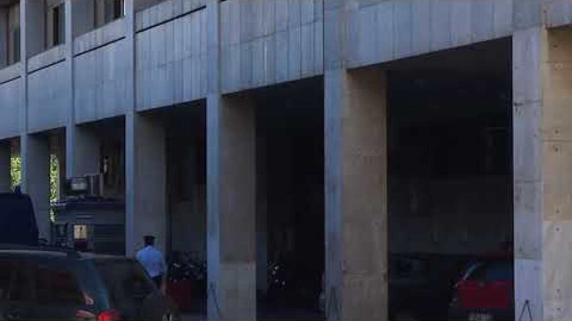 ΓΑΔΑ - Βενετία Πόπορη, Χρυσή Αυγή (τυλιγμένη με σεντόνι)