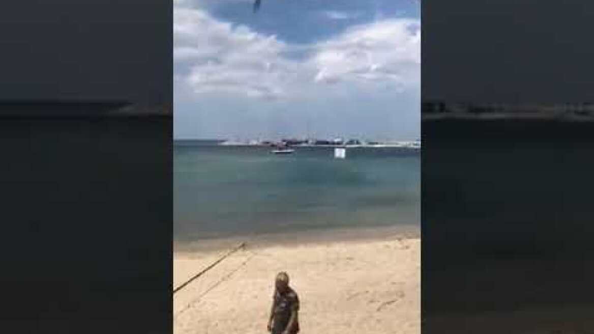 Προσπάθειες για την ανέλκυση του φορτηγού