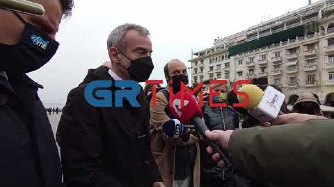 Κωνσταντίνος Ζέρβας στην κινητή μονάδα εμβολιασμού στην Αριστοτέλους