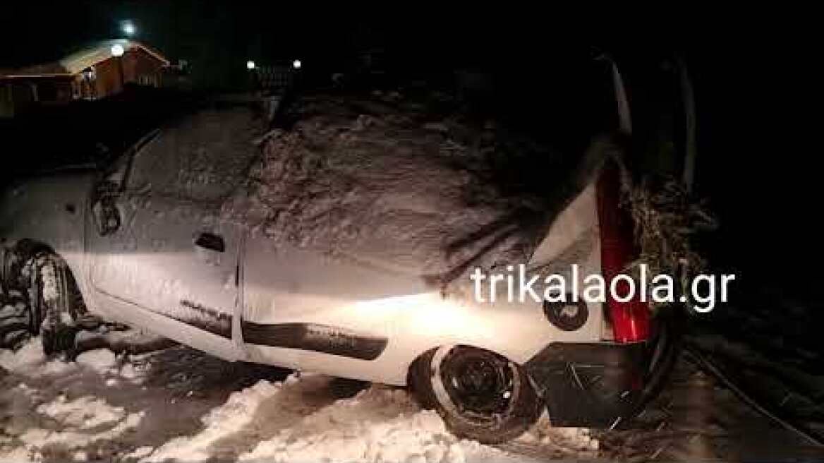 Καταπλακώθηκε αυτοκίνητο χιονισμένο έλατο σφοδρή χιονόπτωση χιονοδρομικό Περτουλίου  βράδυ 11-1-2022