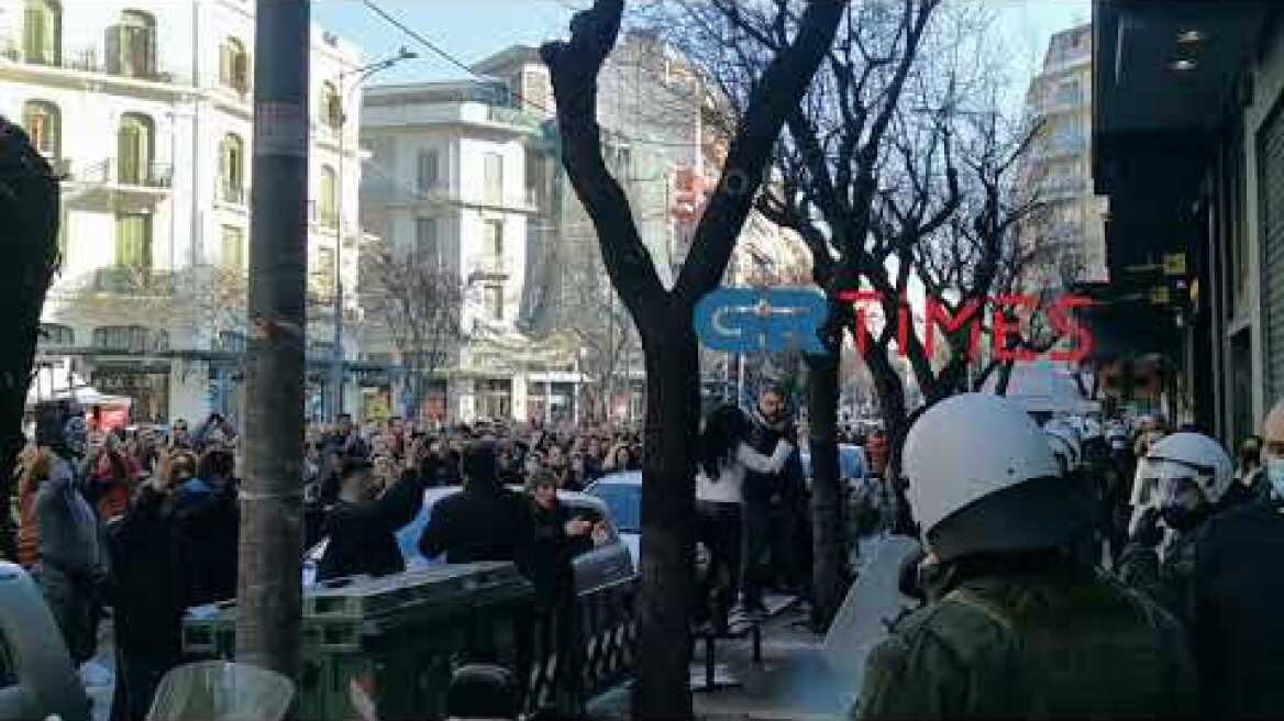 Πορεία αντιεμβολιαστων στην αγορά της Θεσσαλονίκης - GRTimes.gr