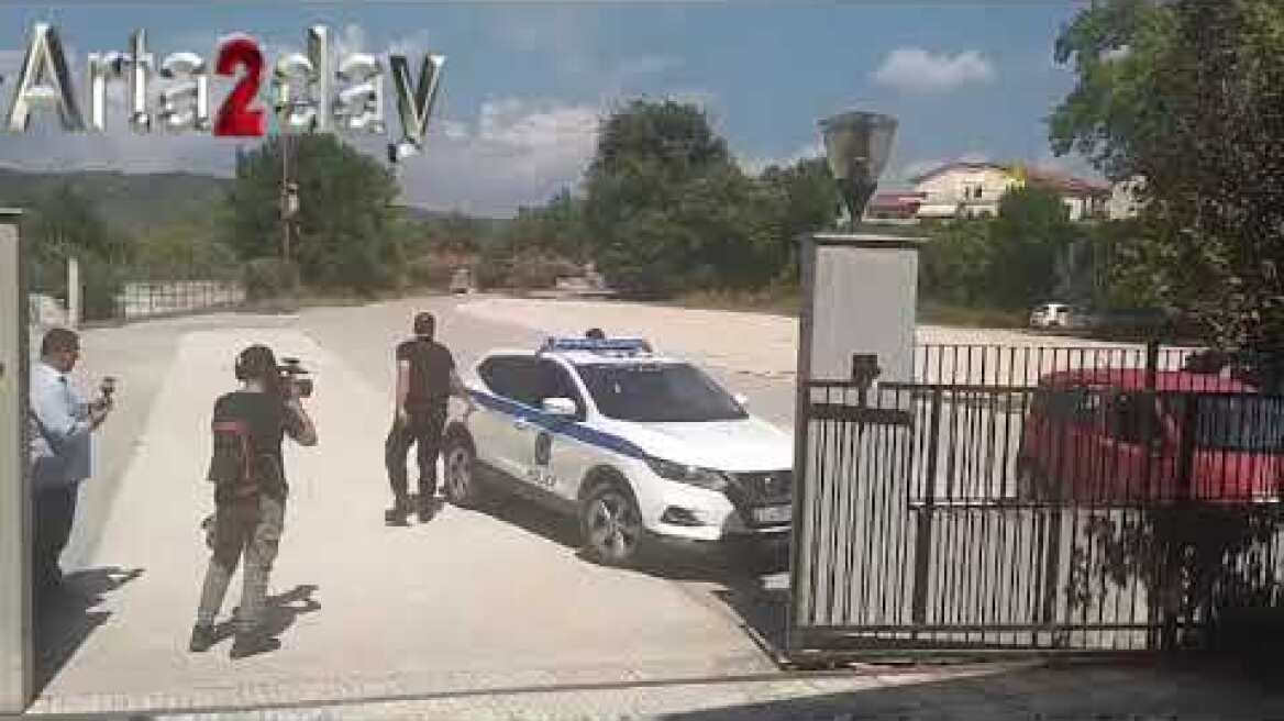 Έφτασε στον ανακριτή Άρτας για την απολογία του  ο 29χρονος κατηγορούμενος στην Άρτα