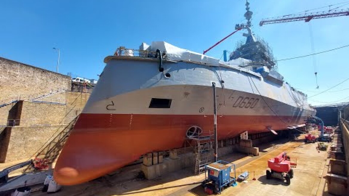 Vincent vous embarque aux chantiers Naval Group de Lorient
