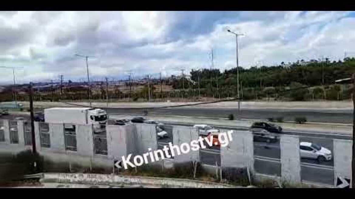 Ουρές στα διόδια Καλαμακίου στην Εθνική Οδό Αθηνών - Κορίνθου