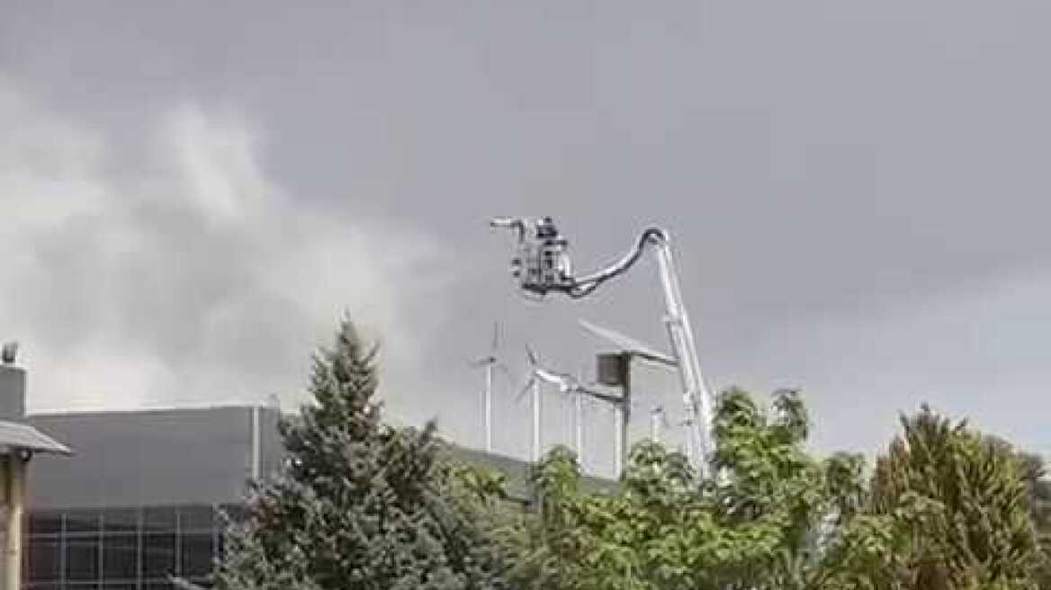 Μεγάλη φωτιά στη sunlight- Απομακρύνονται οι κάτοικοι των οικισμών