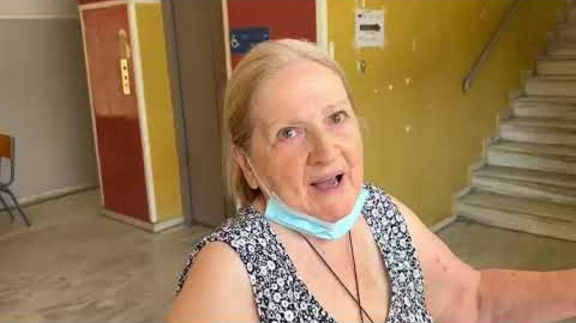 Απεγκλωβισμός της πυροσβεστικής στο 1 Γυμνάσιο Λύκειο Λάρισας που έχει εκλογικά τμήματα (3)