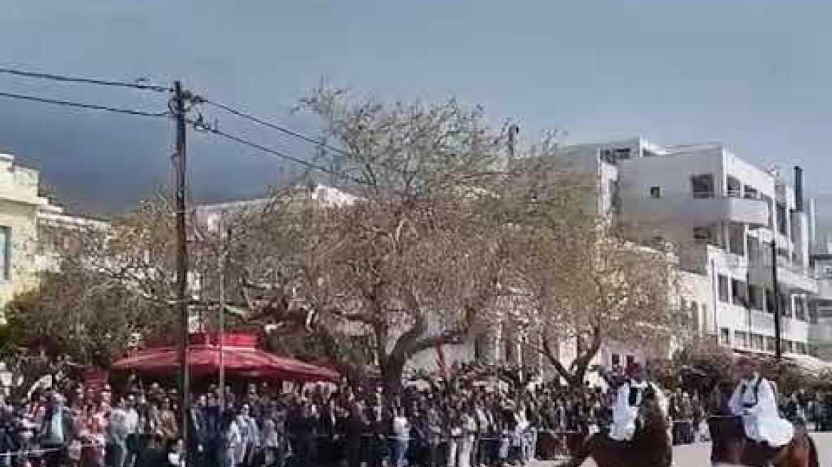 25η Μαρτίου: Παρέλαση με άλογα στην Εύβοια