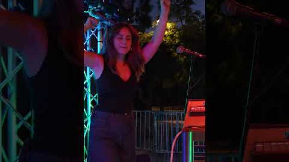 Η Billie Kark συστήνεται στο κοινό – Μια μαγική μουσική βραδιά στην Πλατεία Δεξαμενής με την Allwyn