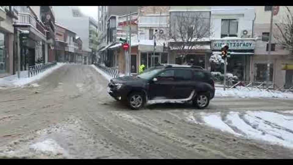 kozan.gr: Ώρα 07:35 π.μ.: Εικόνες από την κεντρική πλατεία της Κοζάνης και τη γύρω περιοχή