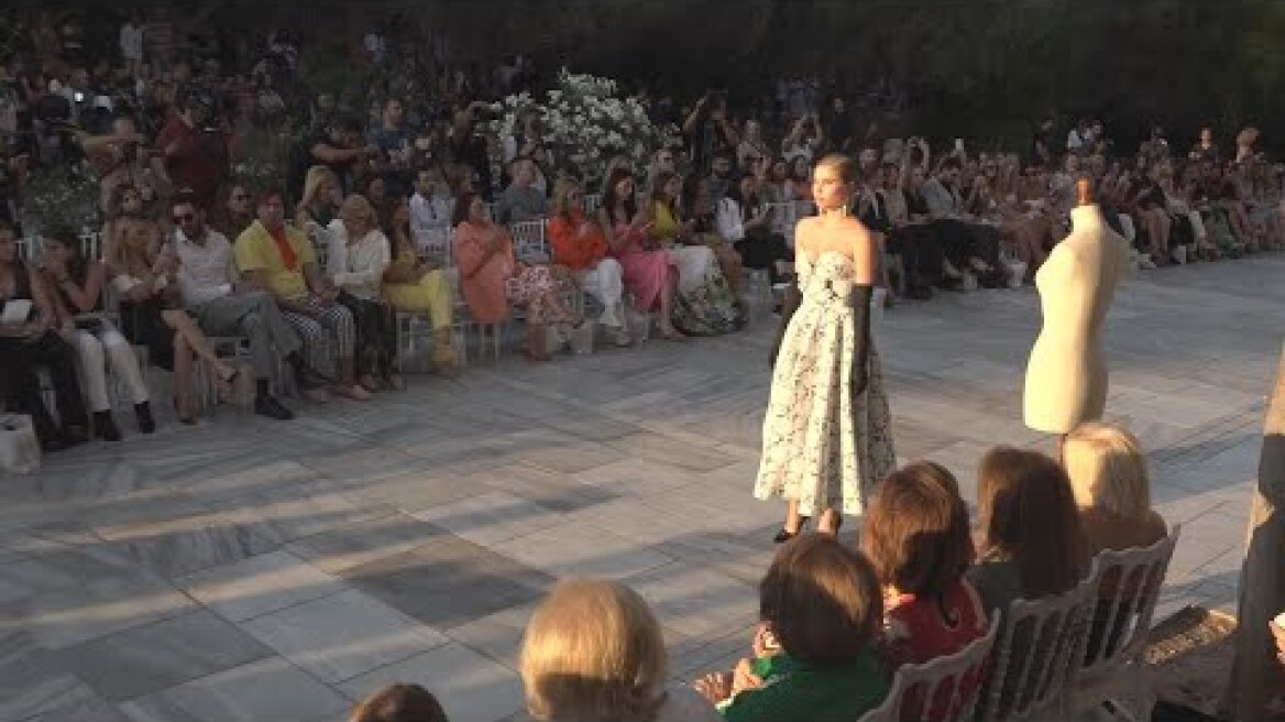 Φιλανθρωπική Eπίδειξη Μόδας Vassilis Zoulias "The Swans"