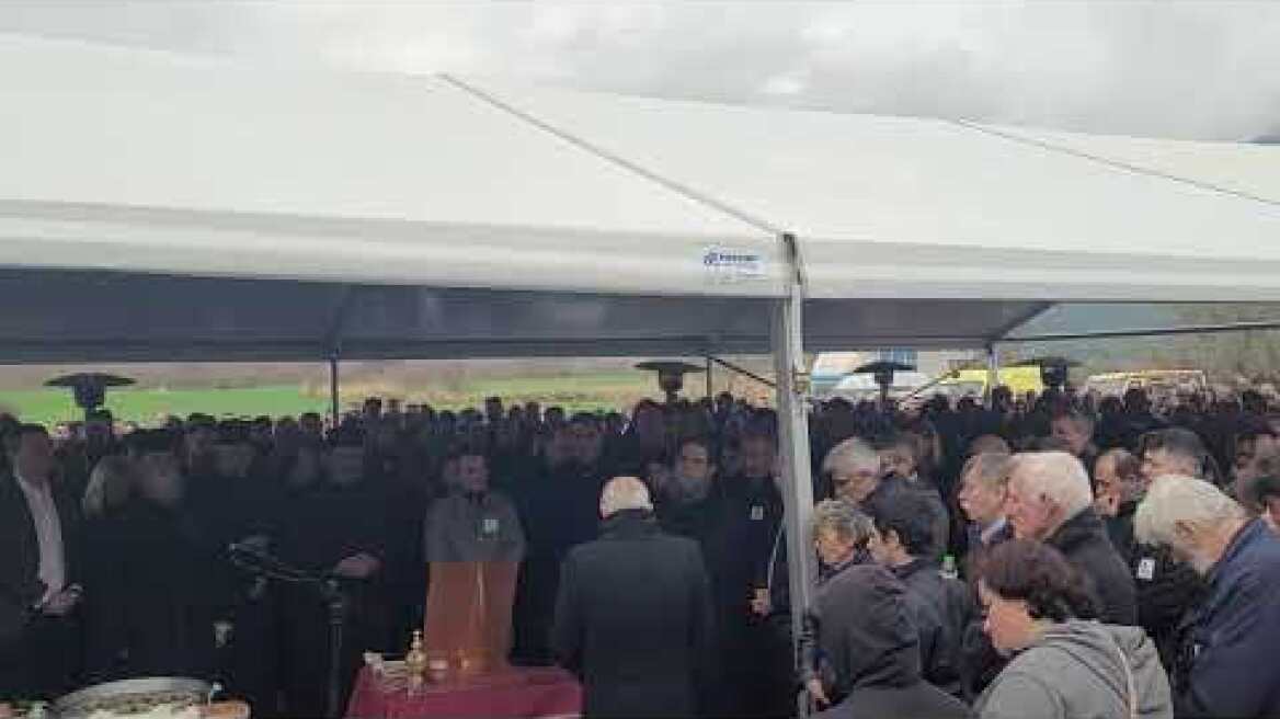 Ετήσιο μνημόσυνο στο σημείο της σιδηροδρομικής τραγωδίας στα Τέμπη