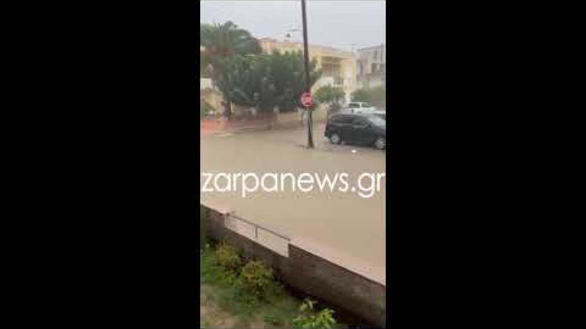 «Ποτάμια» οι δρόμοι σε Ηράκλειο και Χανιά, στο Παλαιόκαστρο δεν μπορούν να βγουν από τα σπίτια τους - Δείτε βίντεο και φωτογραφίες Πλημμύρισαν οι δρόμοι στη Νέα Χώρα