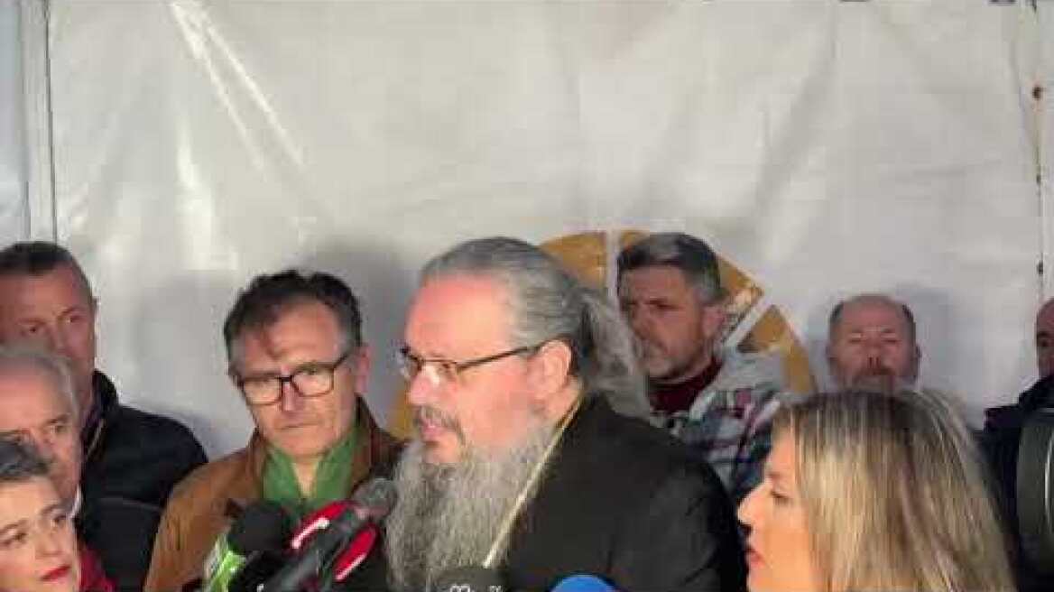 Ο Μητροπολίτης Λαρίσης, Ιερώνυμος, στο μπλόκο Πλατυκάμπου