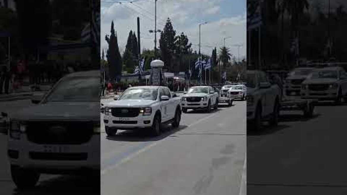 H μεγάλη στρατιωτική παρέλαση στην Αθήνα για την 25η Μαρτίου (5)