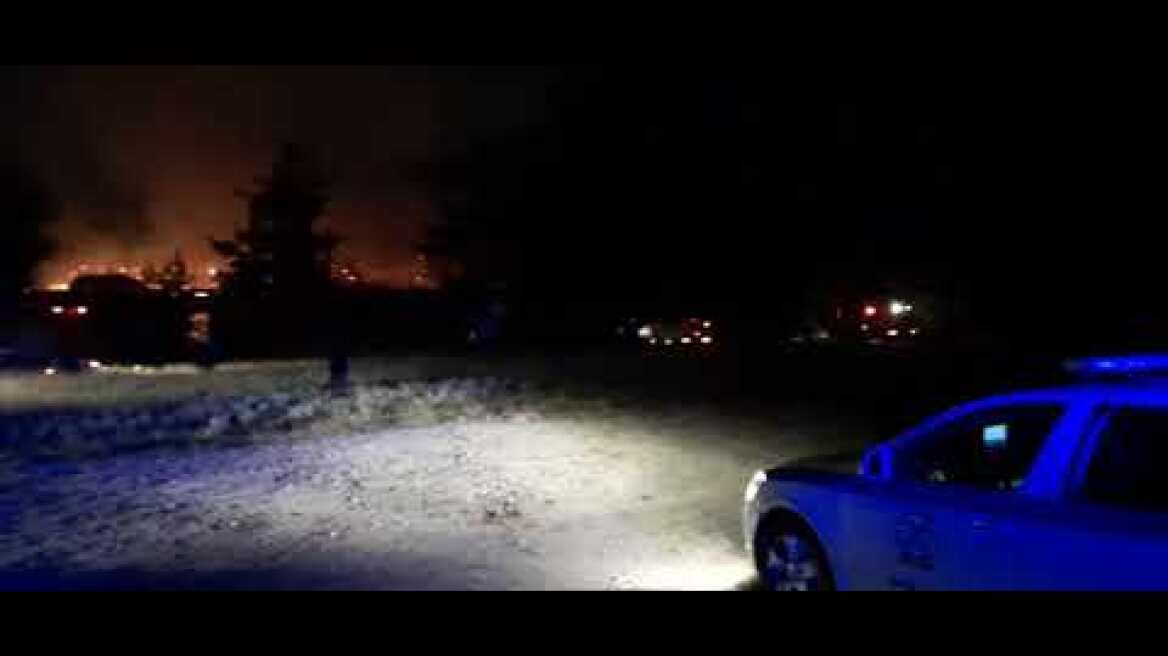 Thestival.gr Μεγάλη φωτιά σε κτήριο στο Καρατάσου