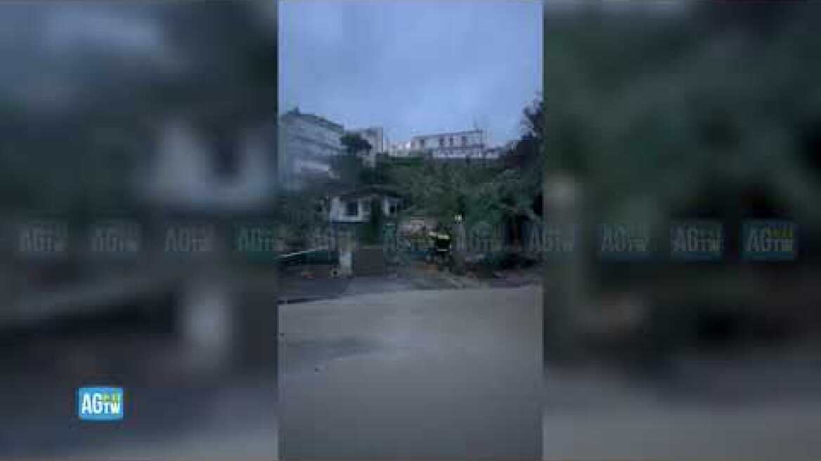 Frana a Ischia, i vigili del fuoco salvano un uomo dal fango