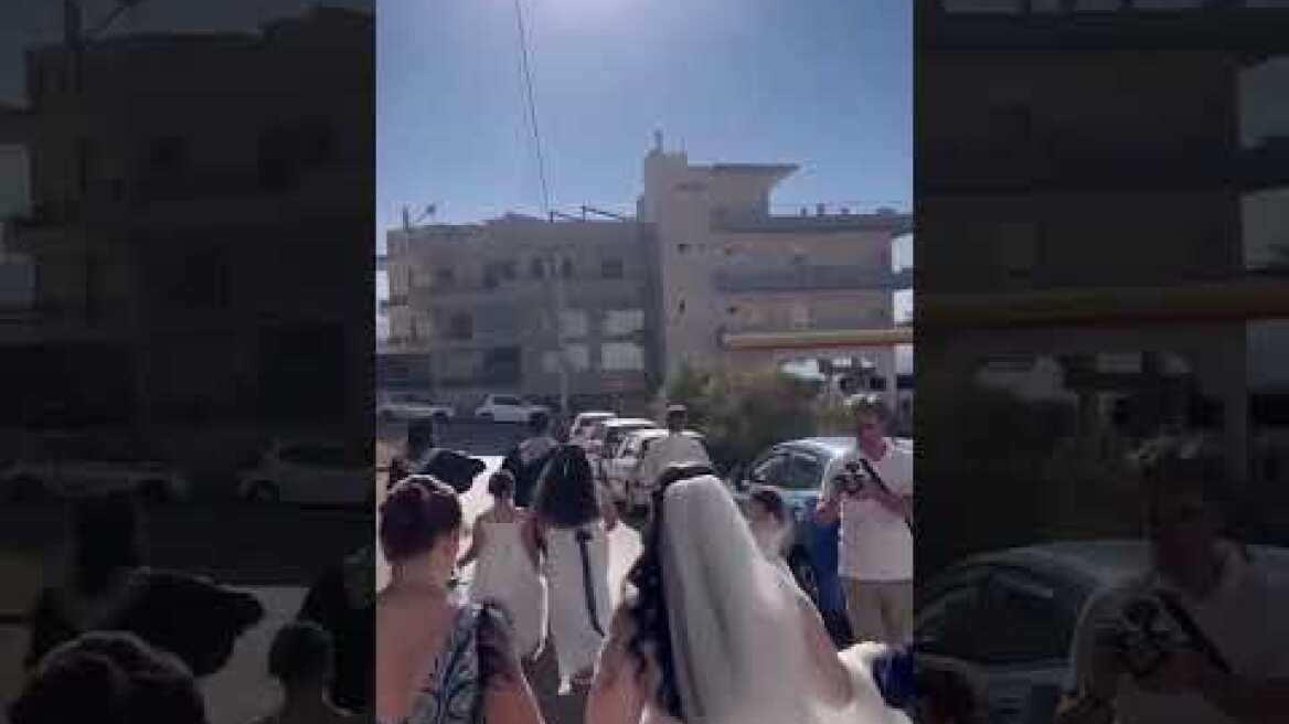 Την εκλεκτή της καρδιάς του  παντρεύτηκε ο γνωστός λαουτιέρης  Γ. Σταυρακάκης